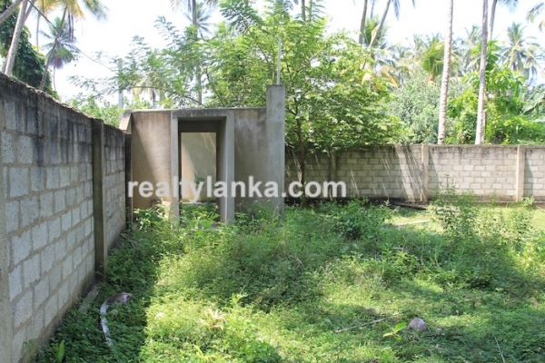 Bareland In Habaraduwa