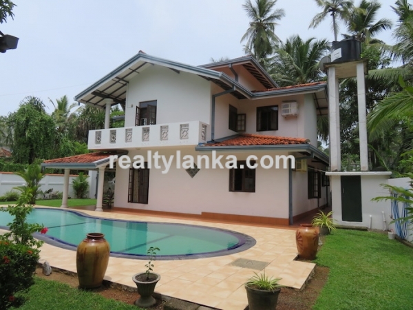 2 Houses With A Pool In Balapitiya