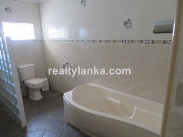 2 Houses With A Pool In Balapitiya