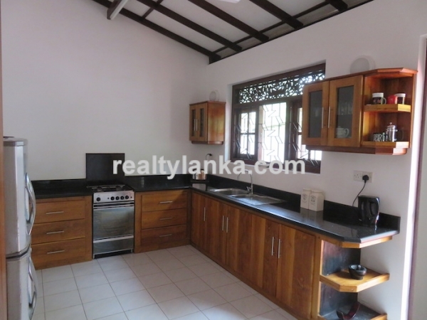 2 Houses With A Pool In Balapitiya